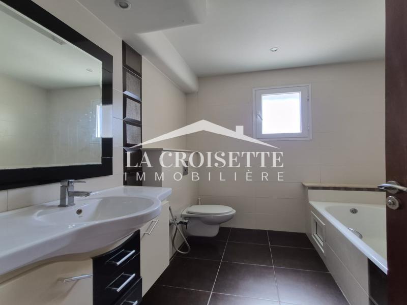 Villa S+4 avec piscine à Gammarth